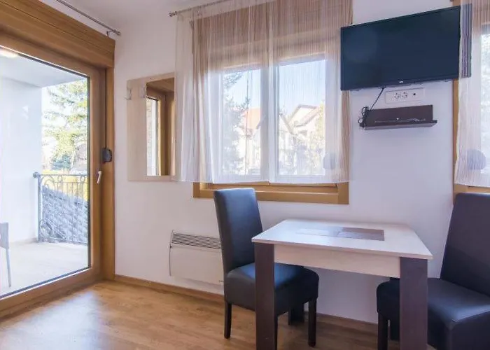 アパート 401, Sarm ズラティボール